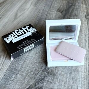 Fenty Beauty-Bright Fix Instant Brightening/Setting Powder. New. Full SZ.